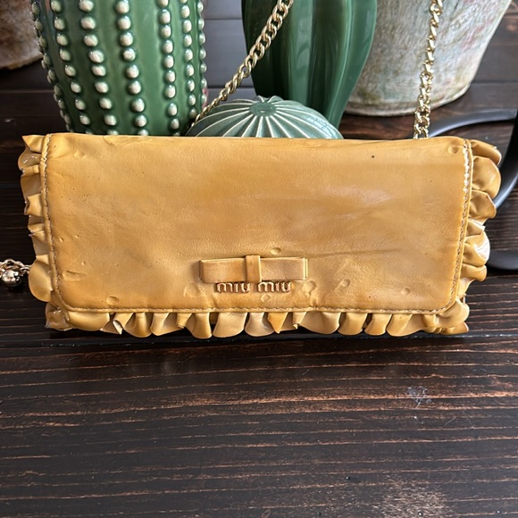 Yellow Miu Miu Vernice Ruches rare wallet - Picture 3 of 10